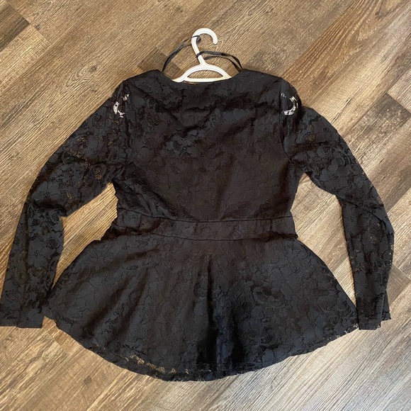 Black lace top - Picture 6 of 6